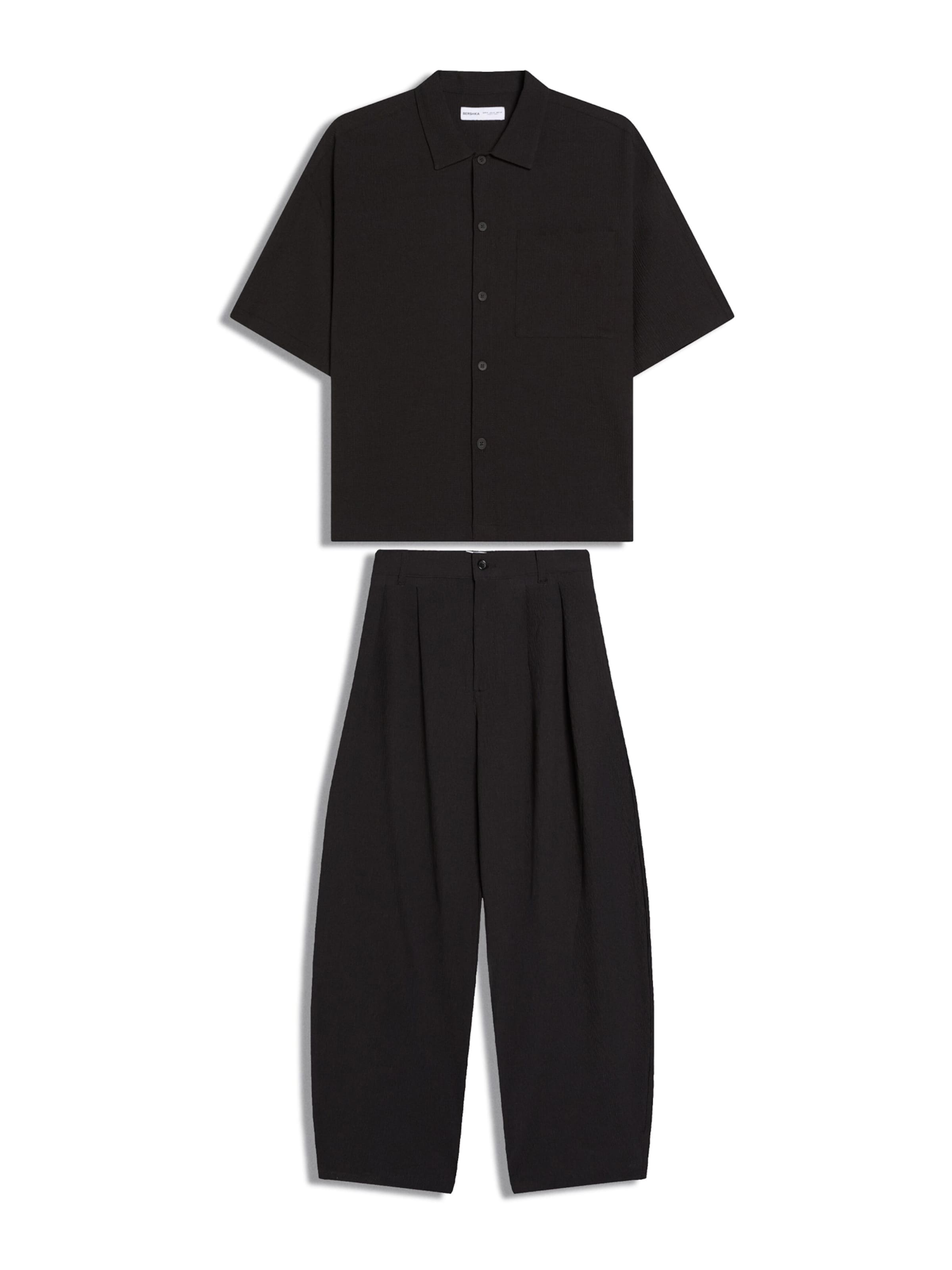 Trening de la Bershka pe negru: față