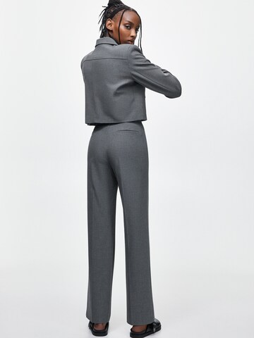 Regular Pantalon à plis Pull&Bear en gris