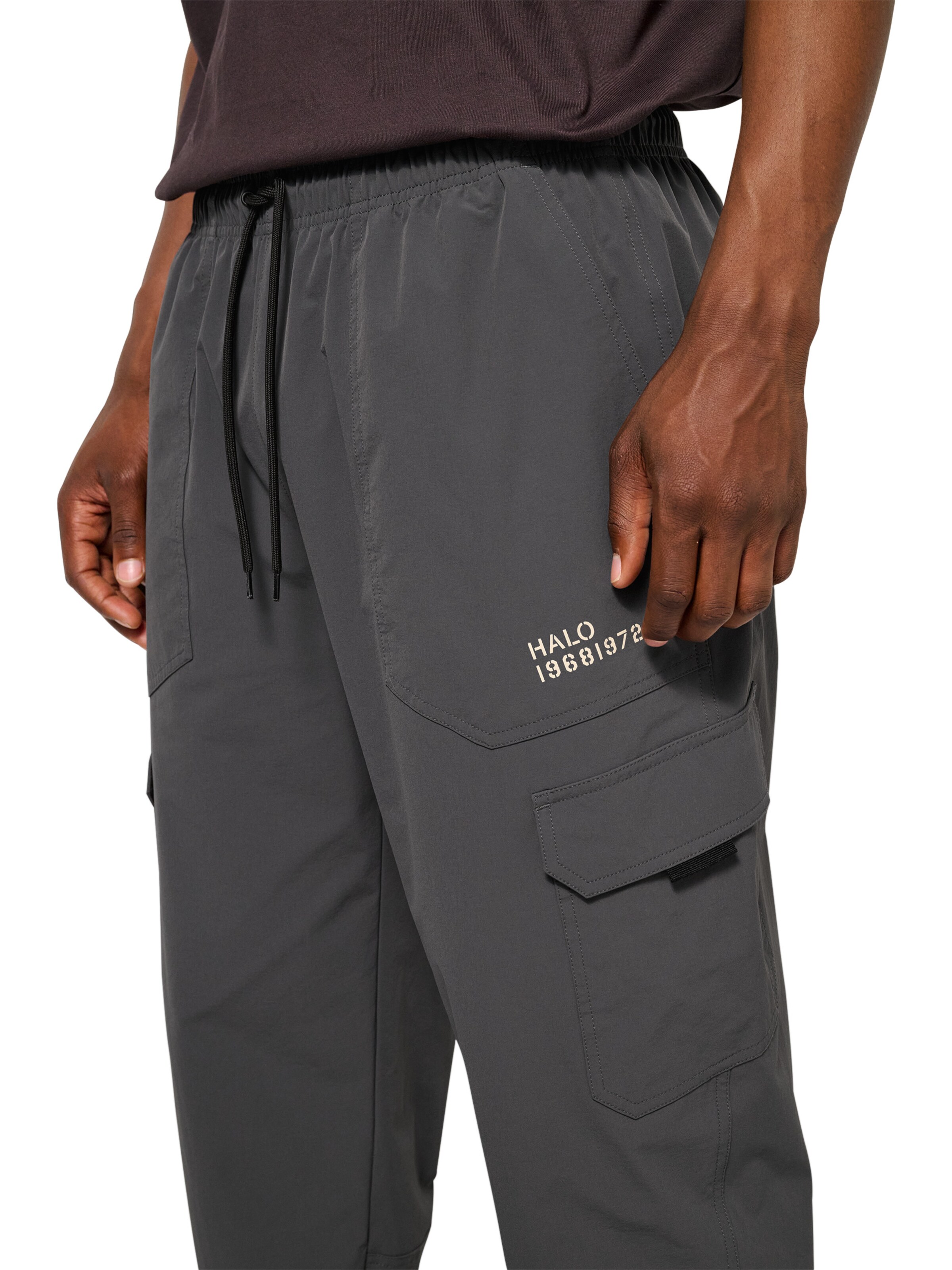 HALO Regular Pants in Grey