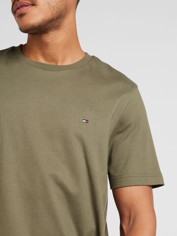 TOMMY HILFIGER Tričko 'Essential' – zelená