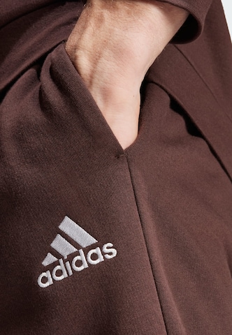 ADIDAS SPORTSWEAR - Tapered Pantalón deportivo 'Essentials' en marrón