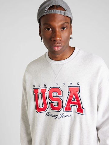 Tommy Jeans Sweatshirt 'ARCHIVE GAMES TEAM USA' in Grau
