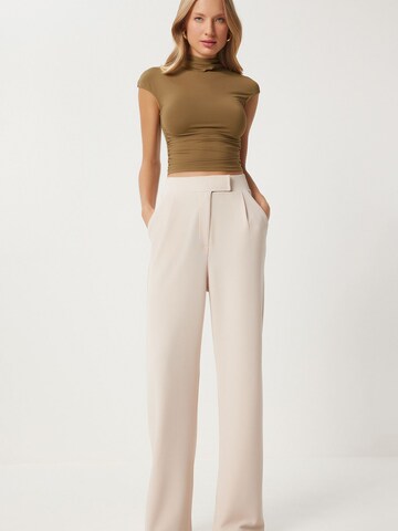 Wide leg Pantaloni con piega frontale di Happiness İstanbul in beige: frontale