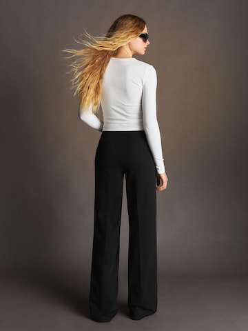 Bershka Szeroka nogawka Spodnie w kant w kolorze czarny