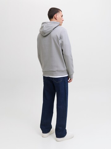 Sweat-shirt 'JJGEPLAS' JACK & JONES en gris