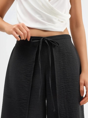 Busem Loosefit Broek in Zwart