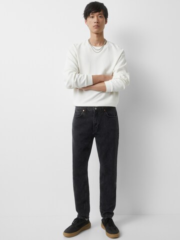 Pull&Bear Regular Jeans in Zwart: voorkant