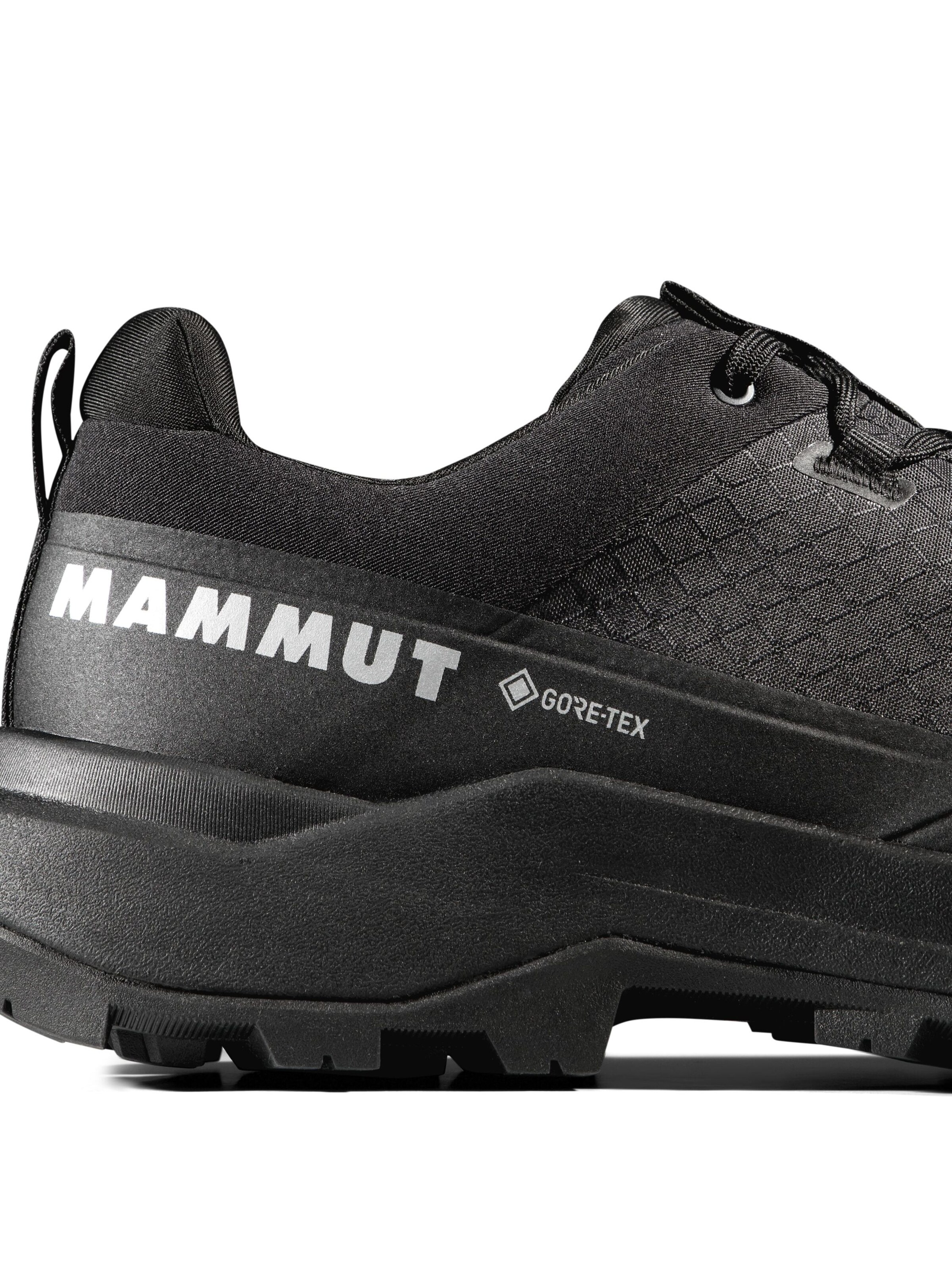 MAMMUT Flats 'Sertig III' in Black
