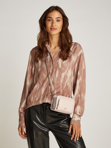 Calvin Klein Jeans - Mala de ombro em rosa