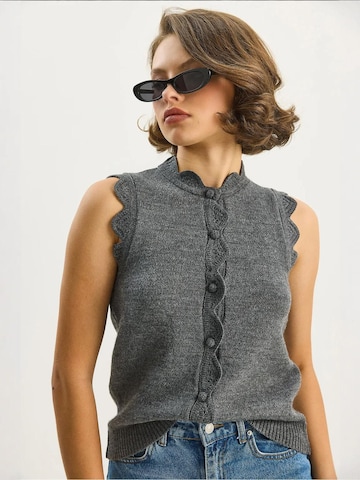 Bianco Lucci Gebreide bodywarmer in Grijs: voorkant