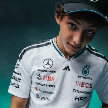 T-Shirt fonctionnel 'Mercedes - AMG Petronas Formula 1 Team Driver' ADIDAS PERFORMANCE en blanc