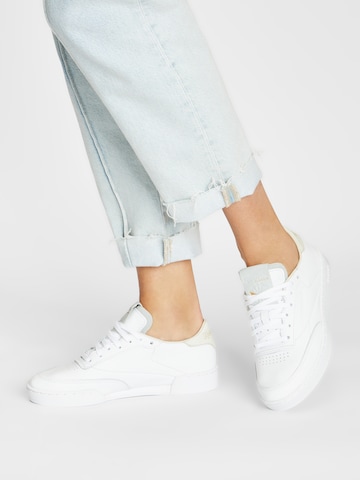 Sneaker bassa 'Club C Clean' di Reebok in bianco: frontale