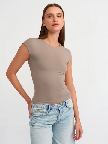 T-shirt Dilvin en beige : devant