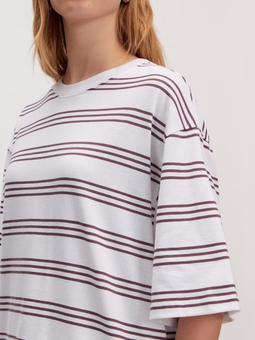 EDITED Koszulka oversize ' Xia' w kolorze czerwony