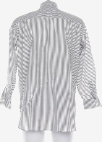 Closed Button Up Shirt in XS in White