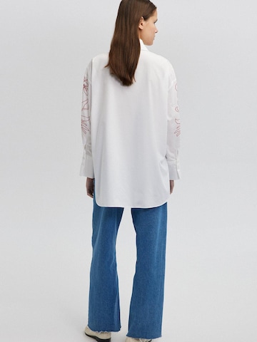 Touché Privé Blouse 'Embroidered Shirt' in Beige