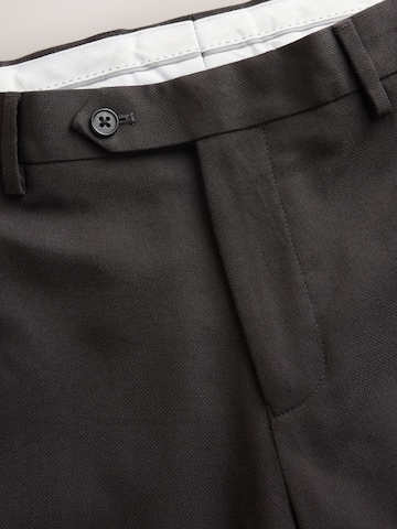 Coupe slim Pantalon à plis Next en marron