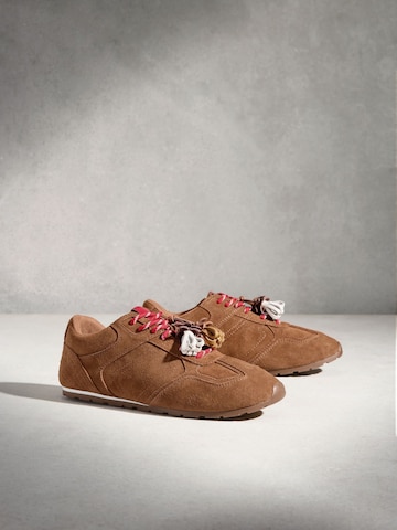 Next Platform trainers in Brown