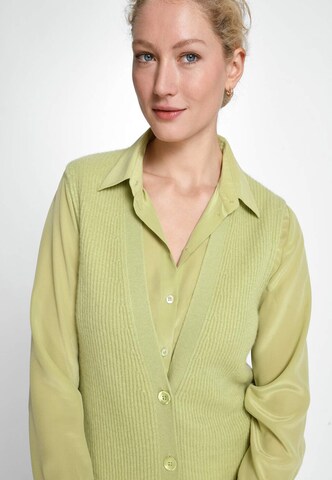 Cardigan include en vert