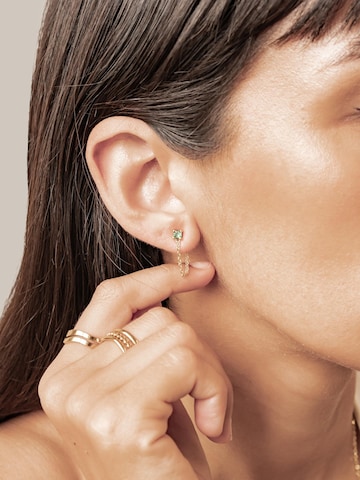 Hey Happiness - Pendientes 'Emerald Chain Loop Stud' en oro