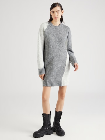 TOPSHOP - Vestido de punto en gris: frente