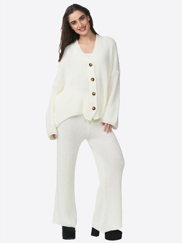 Elara Huispak in Wit