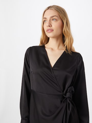 Robe 'YVONNE' SOMETHINGNEW en noir