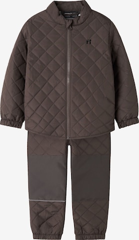 NAME IT Regular fit Functioneel pak 'NMNChilly' in Bruin: voorkant