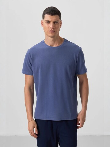 Tommy Life Shirt in Blue: front