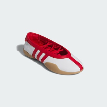 Ballerina con cinturino 'Taekwondo Mei' di ADIDAS ORIGINALS in bianco
