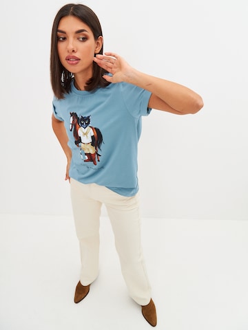 CAT by Maniita Lacitta Shirt 'RIDER CAT' in Blauw