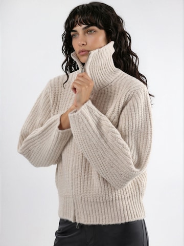 Hiccup Strickjacke in Mischfarben: Vorderseite