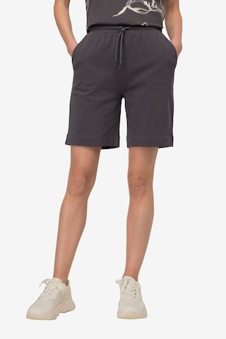 LAURASØN Regular Pants in Grey: front