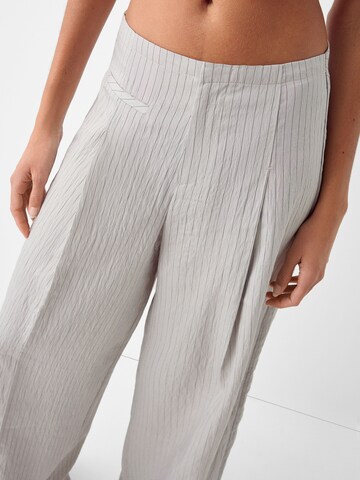 Bershka Wide leg Pleat-front trousers in Grey