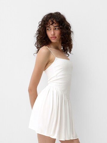 Robe d’été Bershka en blanc