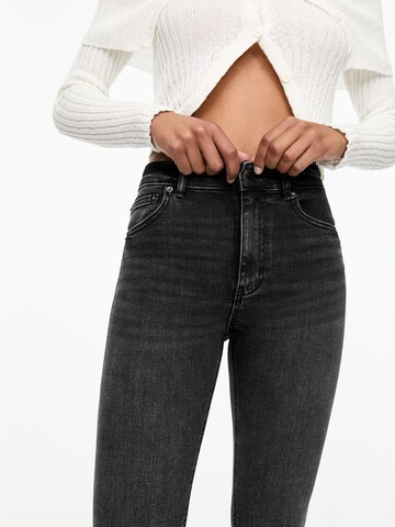 Pull&Bear Skinny Jeans in Grau