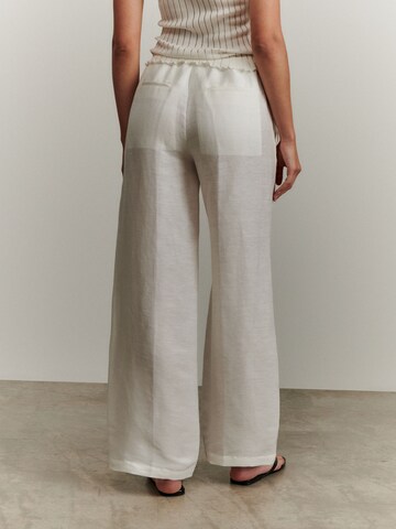 ABOUT YOU x Marie von Behrens Wide leg Trousers with creases 'Emelie' in White