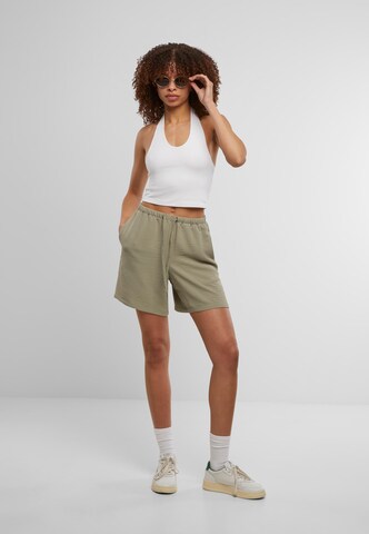 Urban Classics Regular Shorts in Grün