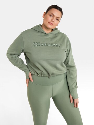 OCEANSAPART Sweatshirt 'Beverly' i grön: framsida