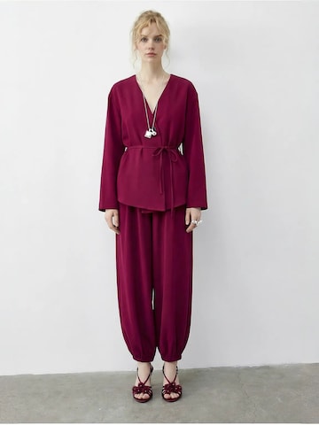 Completo pantalone di Bianco Lucci in rosa: frontale