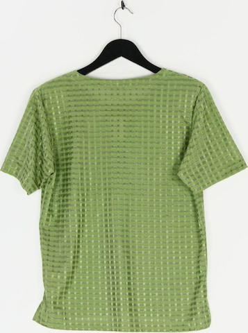 Belle Surprise Top & Shirt in S-M in Green