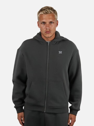 HEFTYKA Zip-Up Hoodie in Grey