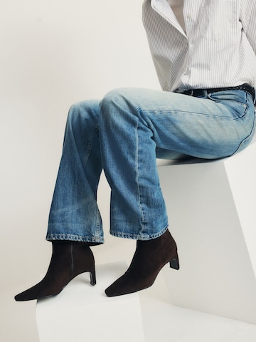 The Set Stiefelette in Braun