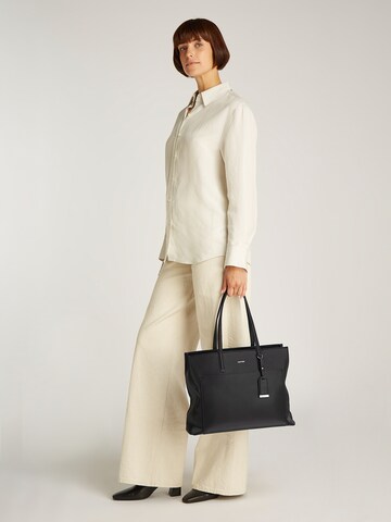 Calvin Klein Shopper in Schwarz