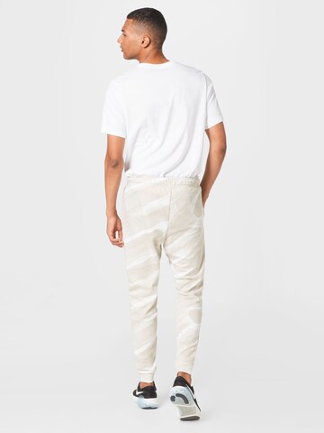 Regular Pantaloni sport de la NIKE pe alb