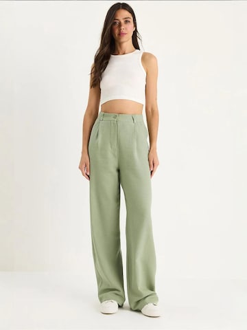 Bianco Lucci - Calças em verde: frente