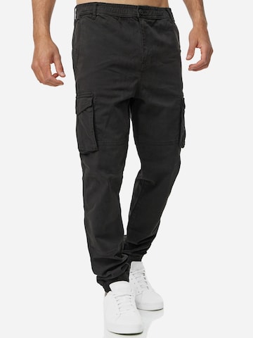 Tazzio Regular Cargohose 'A300'‌‌‌‌‌ in Schwarz