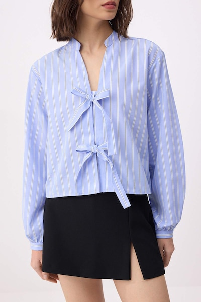 Trendyol Blusa en XS en azul cielo / negro / blanco, Vista del producto