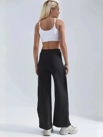Lady Bersan Trousers 'Jogginghose' in Black