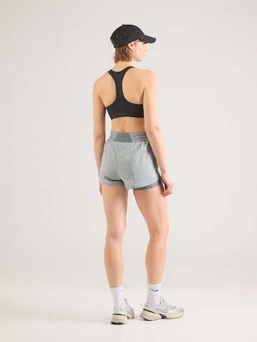 NIKE Обычный Спортивные штаны 'ONE' в Серый